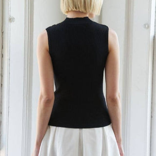 Snap Closure Sleeveless Sweater